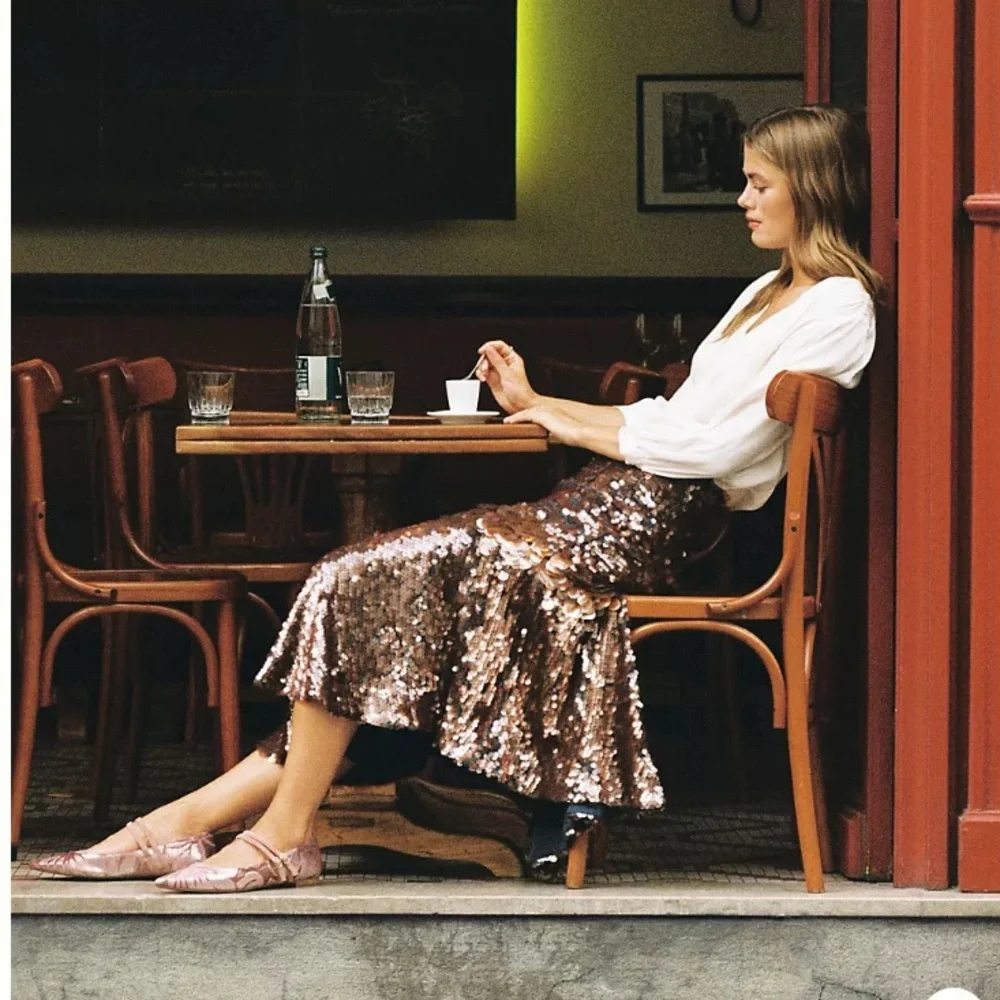 Anthropologie Sparkling Sequin Midi Skirt in Copper - Picture 4 of 4